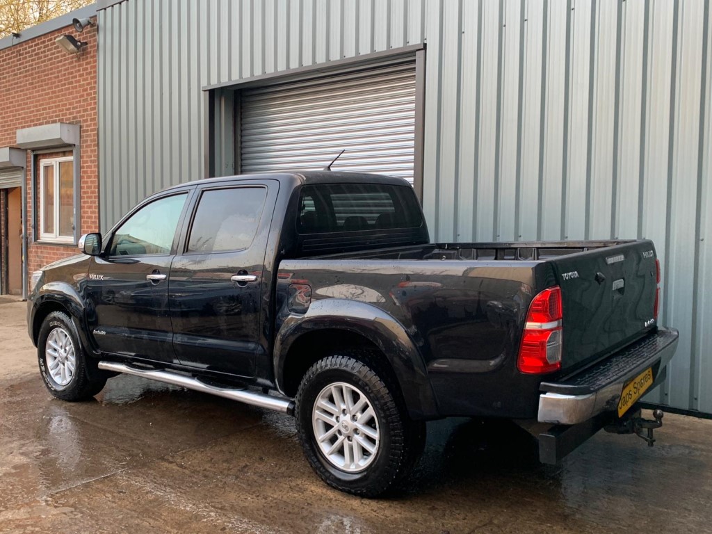 REF 213 TOYOTA HILUX INVINCIBLE DCB 4X4 2013 3.0D4D AUTO 5 SPEED