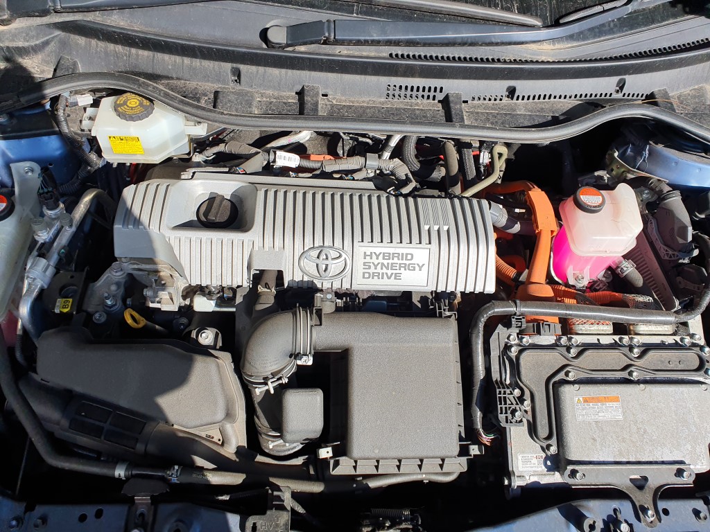 Ref 2015 TOYOTA AURIS ESTATE MK2 1.8 PETROL HYBRID AUTO 8U6