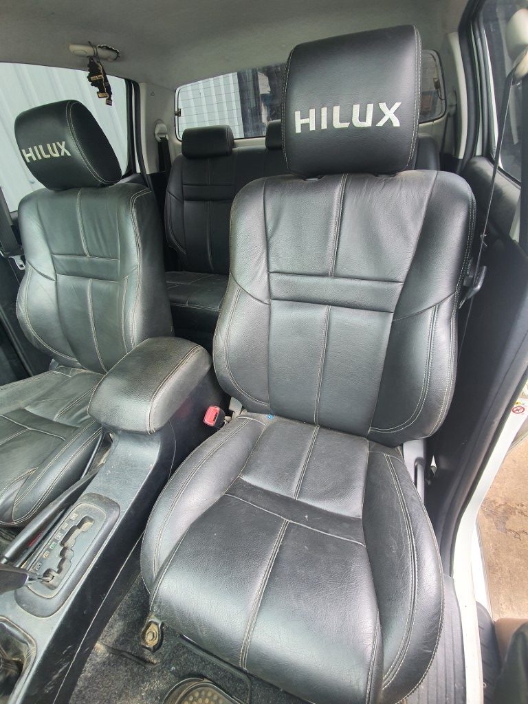 REF 218 TOYOTA HILUX DCB INVINCIBLE 4X4 2015 3.0D4D AUTO 5 SPEED