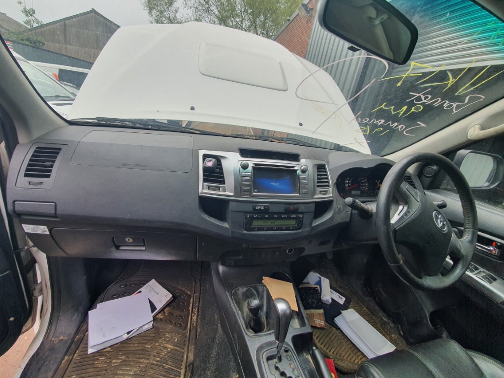 REF 218 TOYOTA HILUX DCB INVINCIBLE 4X4 2015 3.0D4D AUTO 5 SPEED