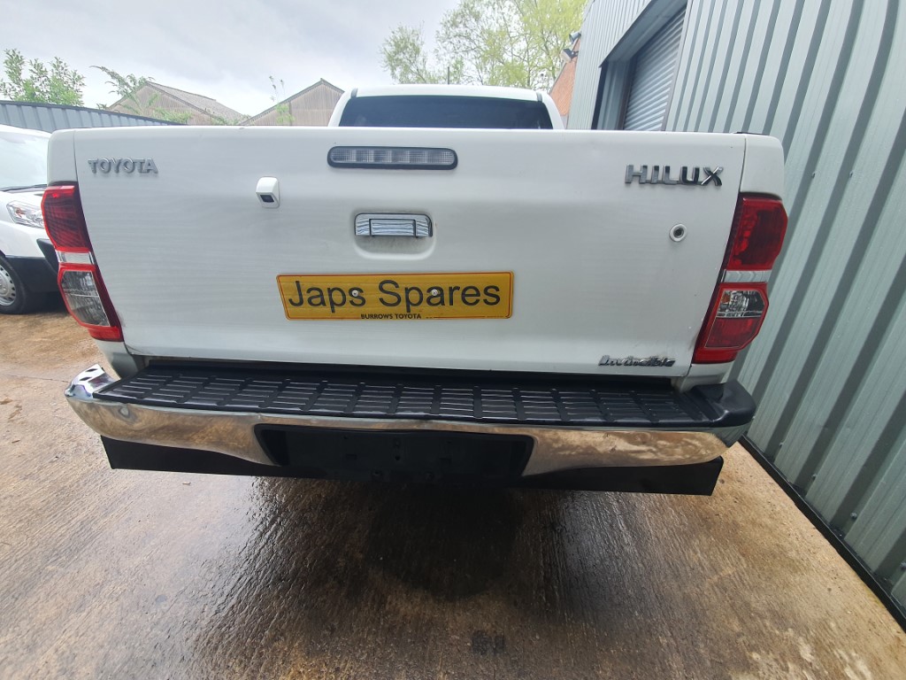 REF 218 TOYOTA HILUX DCB INVINCIBLE 4X4 2015 3.0D4D AUTO 5 SPEED