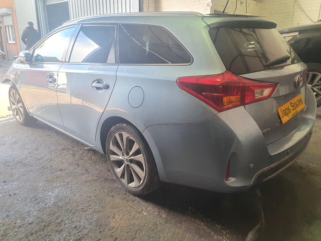 REF 217 TOYOTA AURIS VVTI EXCEL ESTATE 2014 1.8 PETROL HYBRID