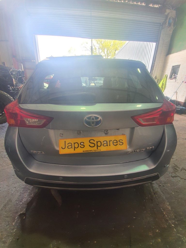 REF 217 TOYOTA AURIS VVTI EXCEL ESTATE 2014 1.8 PETROL HYBRID