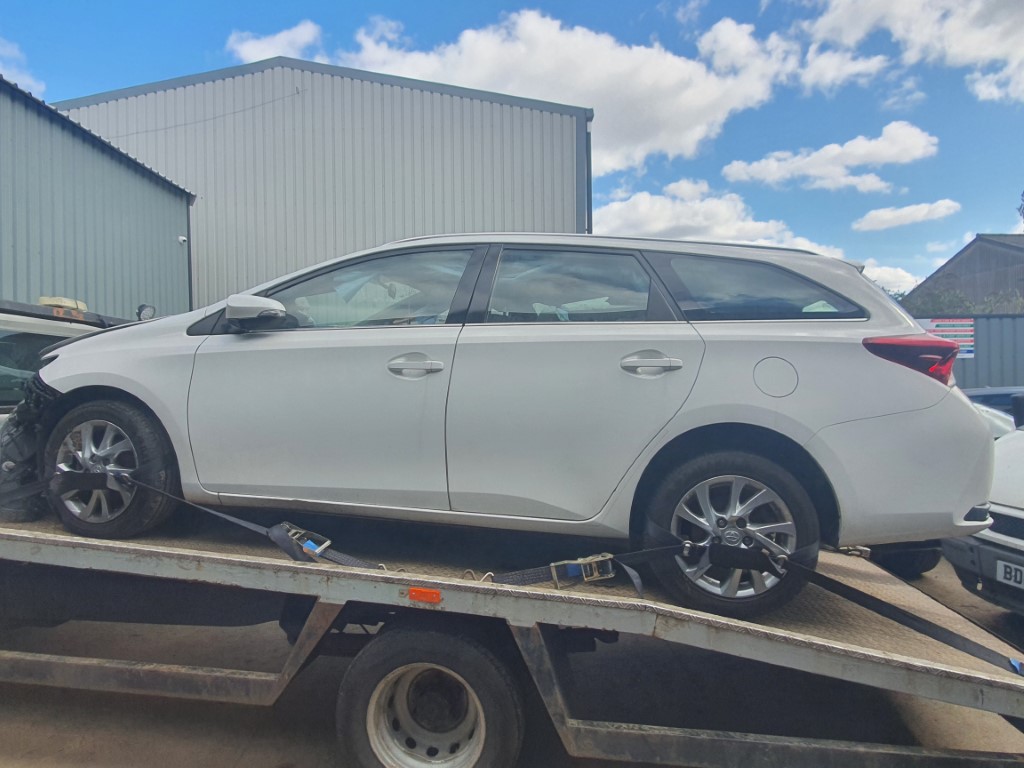 REF 214 TOYOTA AURIS ICON TOURING SPORTS 2016 1.6D4D