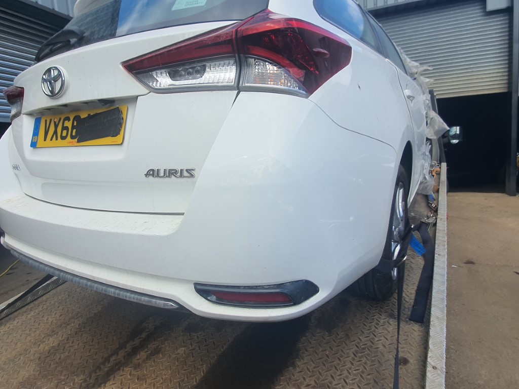 REF 214 TOYOTA AURIS ICON TOURING SPORTS 2016 1.6D4D