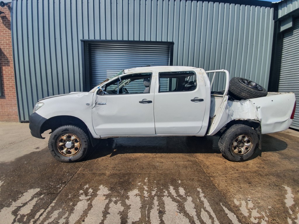 REF 219 TOYOTA HILUX DCB 2009 2.5D4D 142BHP 5 SPEED MANUAL