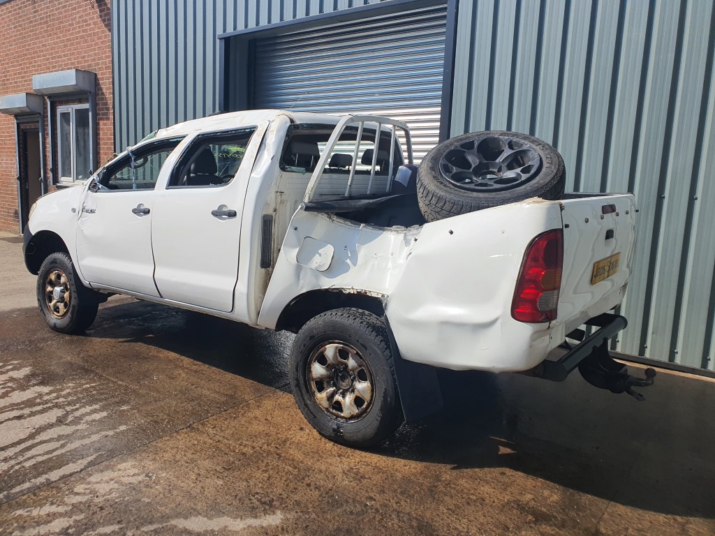 REF 219 TOYOTA HILUX DCB 2009 2.5D4D 142BHP 5 SPEED MANUAL