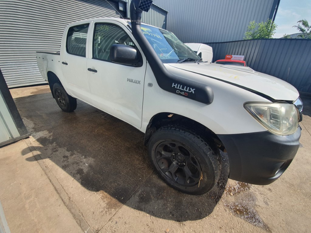 REF 219 TOYOTA HILUX DCB 2009 2.5D4D 142BHP 5 SPEED MANUAL