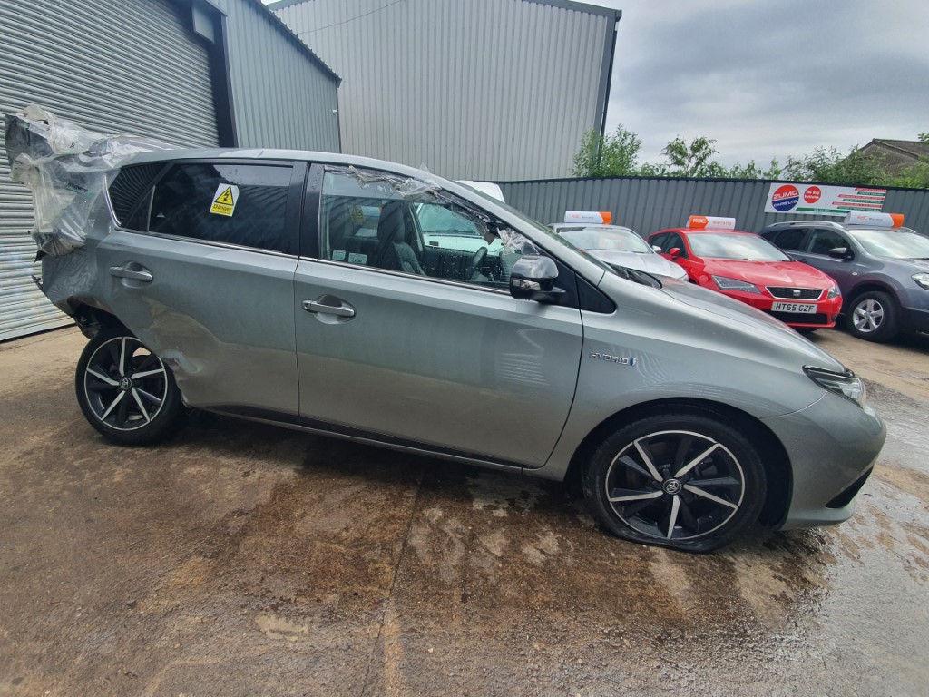 REF 221 TOYOTA AURIS GB25 2017 1.8PETROL/HYBRID AUTO