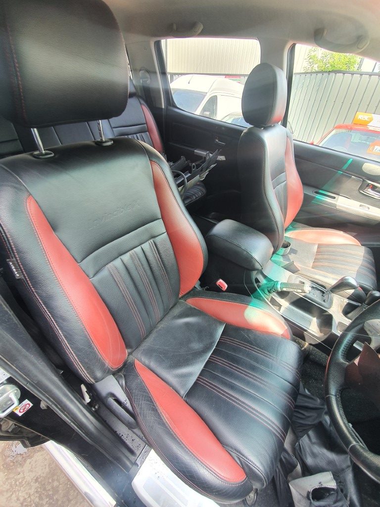 REF 220 TOYOTA HILUX DCB MK7 INVINCIBLE X 2015 3.0D4D AUTO