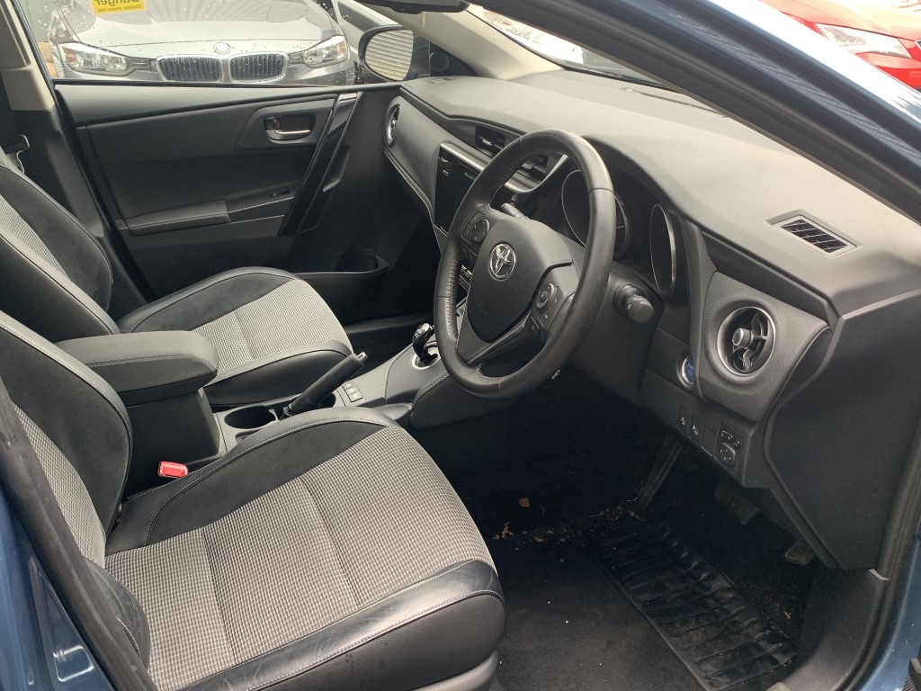 REF 229 TOYOTA AURIS MK2 HYBRID HATCHBACK 1.8 PETROL HYBRID AUTO