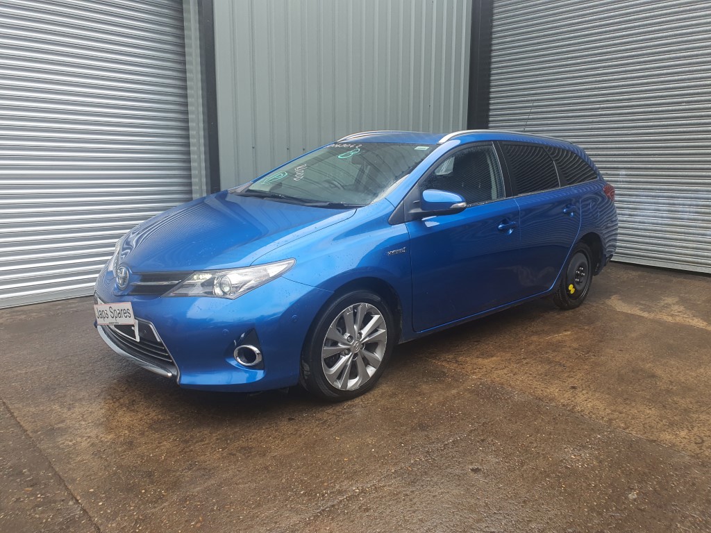 REF 230 TOYOTA AURIS VVTI EXCEL MK2 ESTATE 1.8 PETROL HYBRID