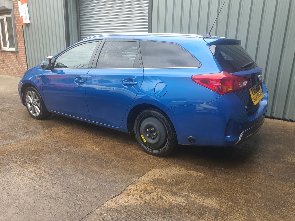 REF 230 TOYOTA AURIS VVTI EXCEL MK2 ESTATE 1.8 PETROL HYBRID