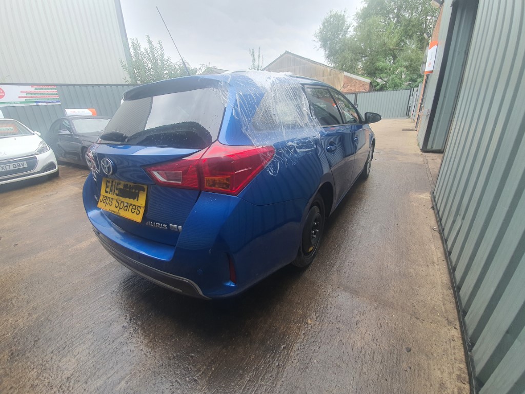 REF 230 TOYOTA AURIS VVTI EXCEL MK2 ESTATE 1.8 PETROL HYBRID