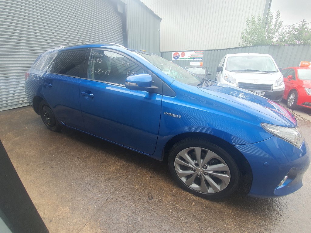 REF 230 TOYOTA AURIS VVTI EXCEL MK2 ESTATE 1.8 PETROL HYBRID