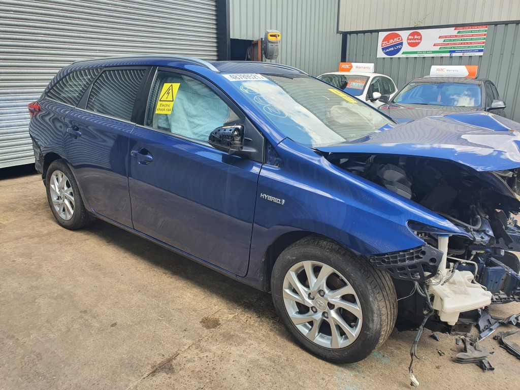 REF 226 TOYOTA AURIS MK2 ESTATE 2016 1.8 PETROL HYBRID AUTO