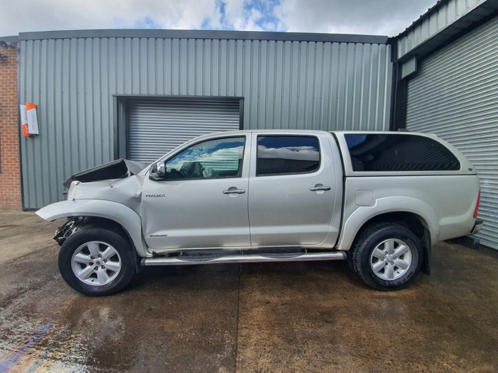 REF 227 TOYOTA HILUX INVINCUBLE DCB 2011 3.0D4D AUTO 5 SPEED