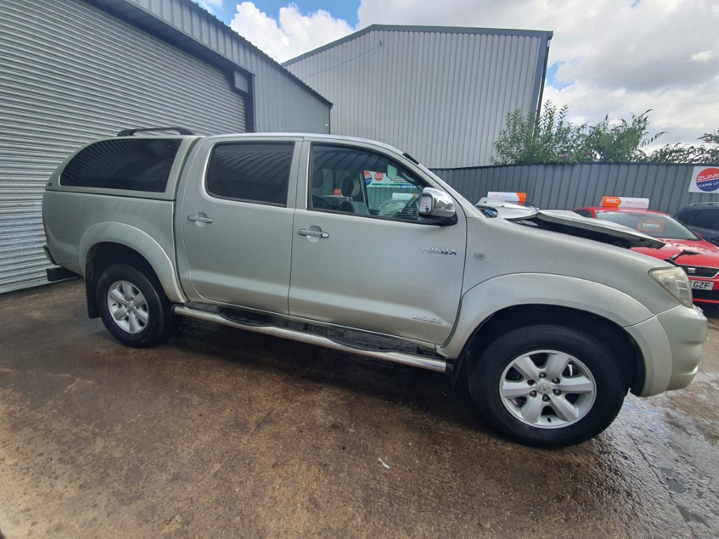 REF 227 TOYOTA HILUX INVINCUBLE DCB 2011 3.0D4D AUTO 5 SPEED