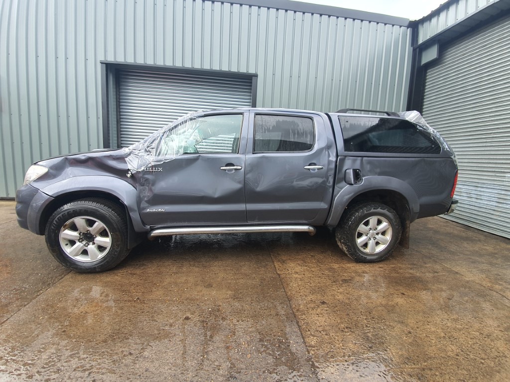 REF 233 TOYOTA HILUX DCB INVINCIBLE 2010 3.0D4D 5SPEED MANUAL