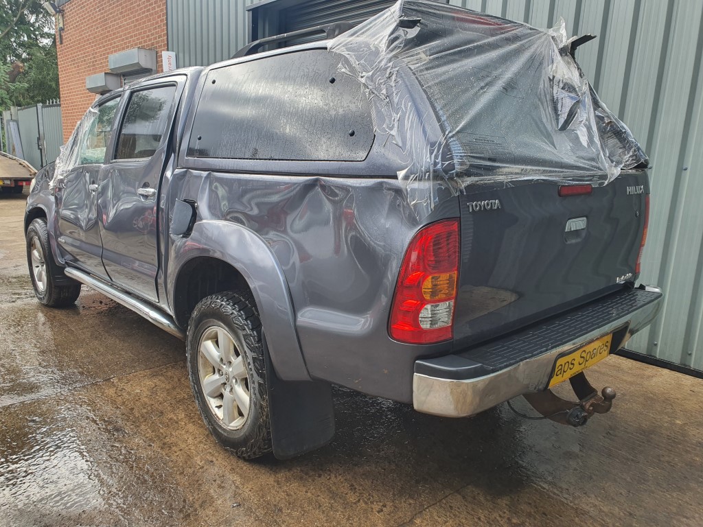 REF 233 TOYOTA HILUX DCB INVINCIBLE 2010 3.0D4D 5SPEED MANUAL