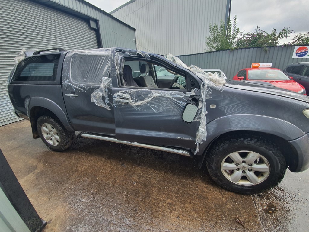 REF 233 TOYOTA HILUX DCB INVINCIBLE 2010 3.0D4D 5SPEED MANUAL