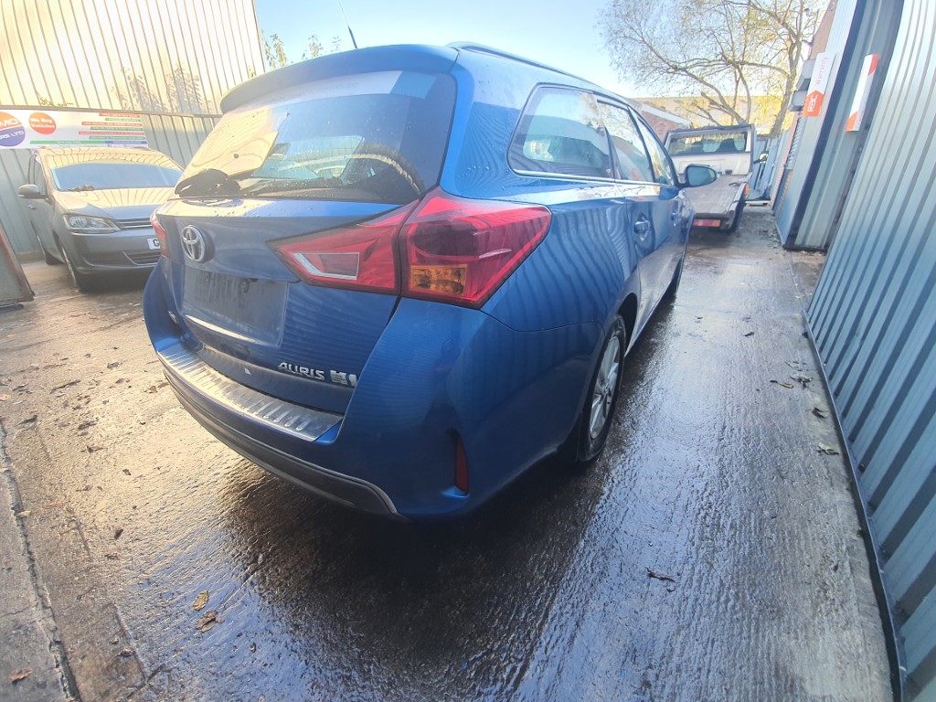 REF 241 TOYOTA AURIS MK2 HYBRID 1.8PH 1 SPEED AUTO 2014