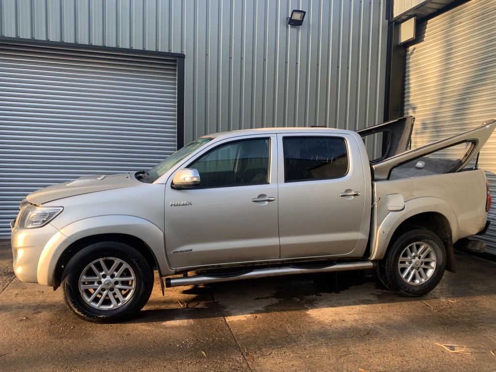 REF 242 TOYOTA HILUX INVINCIBLE 2014 3.0D4D 5SPD MANUAL