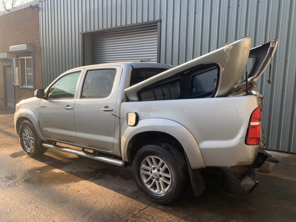 REF 242 TOYOTA HILUX INVINCIBLE 2014 3.0D4D 5SPD MANUAL