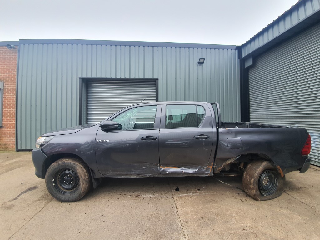 REF 246 TOYOTA HILUX DCB ACTIVE 4X4 MK8 YEAR 2018 2.4D4D
