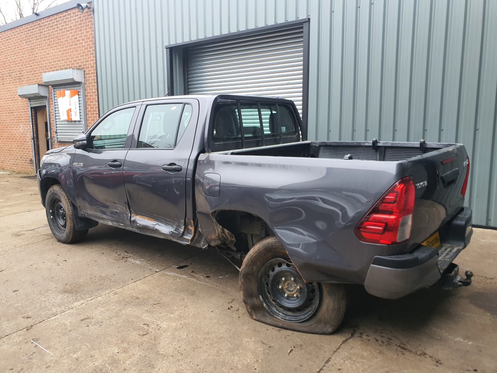 REF 246 TOYOTA HILUX DCB ACTIVE 4X4 MK8 YEAR 2018 2.4D4D