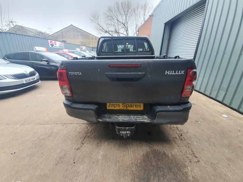 REF 246 TOYOTA HILUX DCB ACTIVE 4X4 MK8 YEAR 2018 2.4D4D