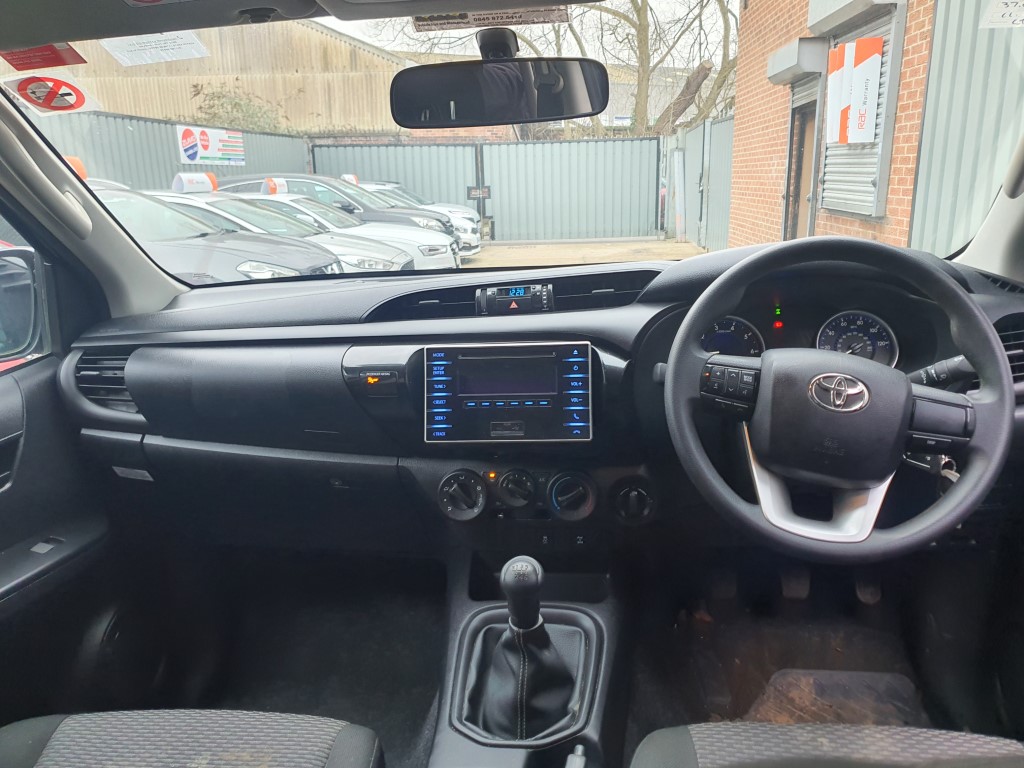 REF 246 TOYOTA HILUX DCB ACTIVE 4X4 MK8 YEAR 2018 2.4D4D