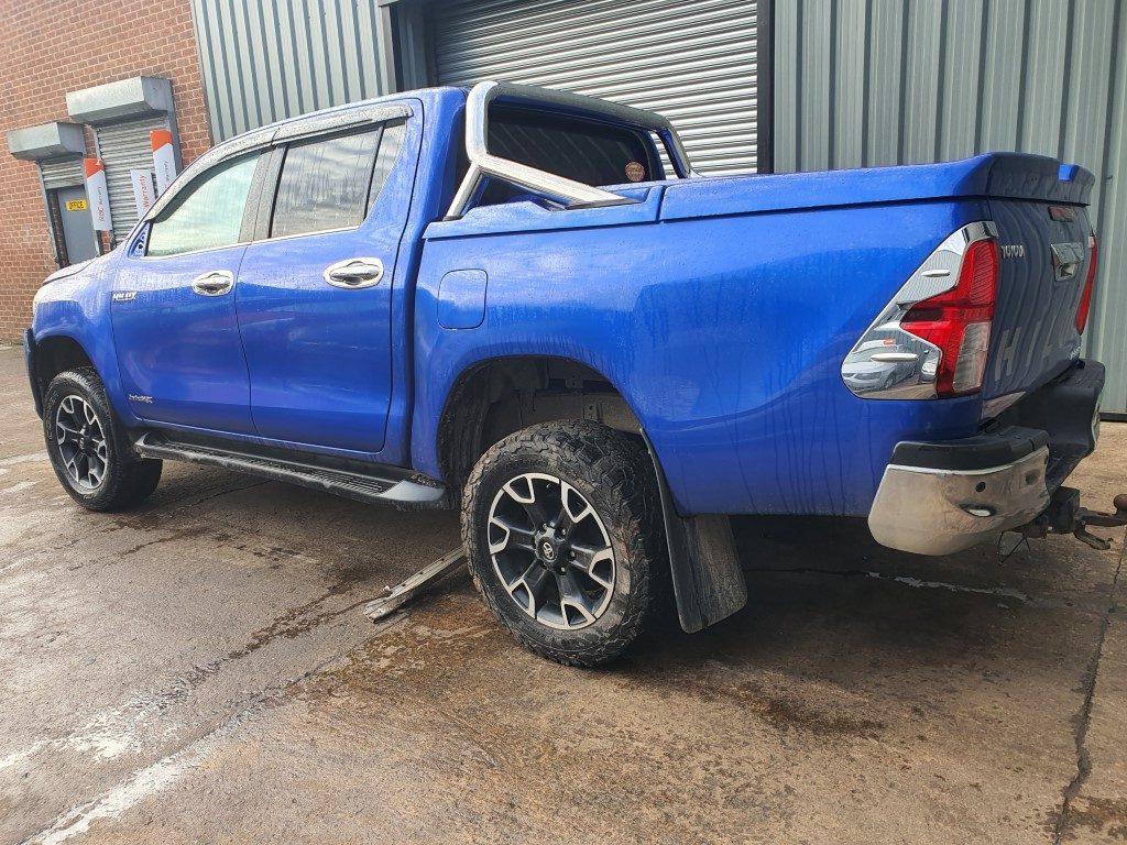 REF 244 TOYOTA HILUX DCB MK8 INVINCIBLE X 4WD 2018 2.4D4D