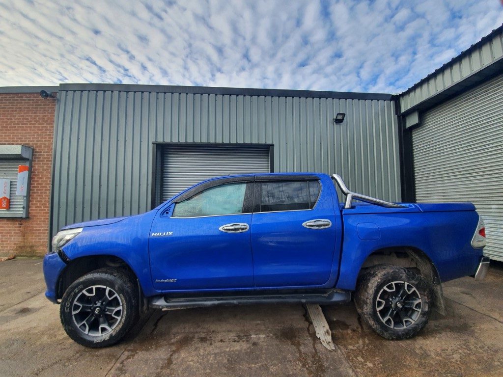 REF 244 TOYOTA HILUX DCB MK8 INVINCIBLE X 4WD 2018 2.4D4D