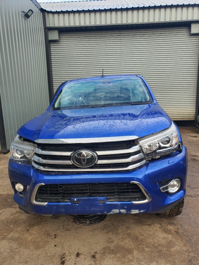 REF 244 TOYOTA HILUX DCB MK8 INVINCIBLE X 4WD 2018 2.4D4D