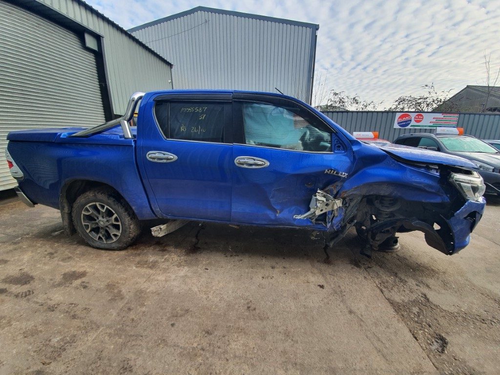 REF 244 TOYOTA HILUX DCB MK8 INVINCIBLE X 4WD 2018 2.4D4D