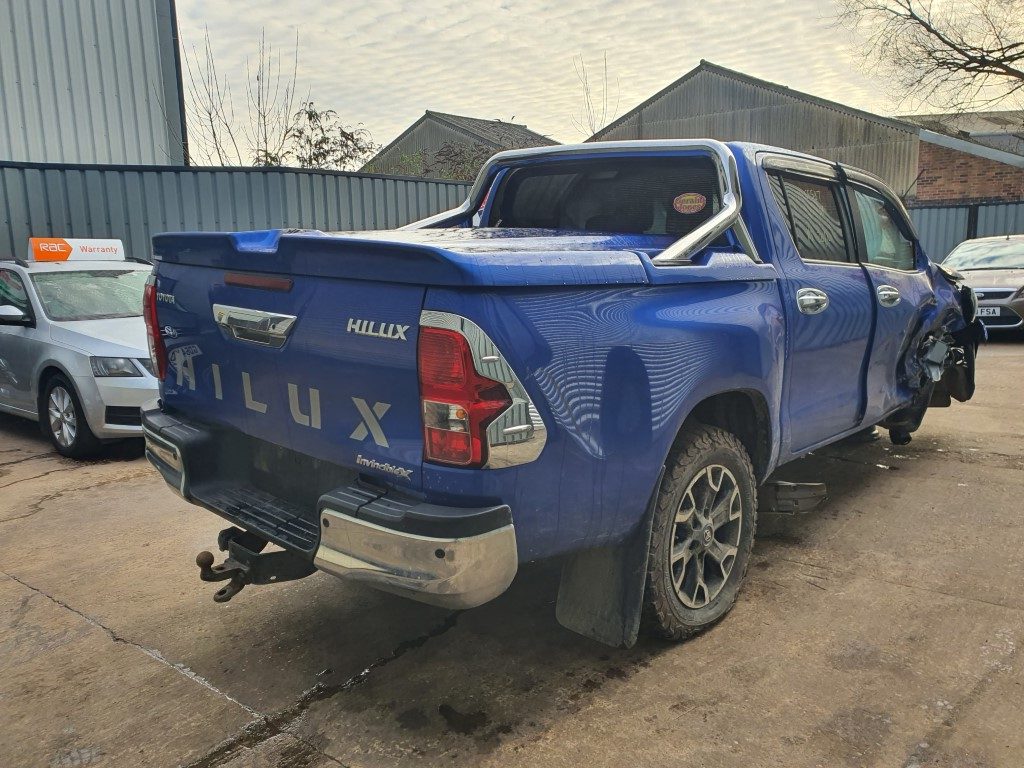 REF 244 TOYOTA HILUX DCB MK8 INVINCIBLE X 4WD 2018 2.4D4D