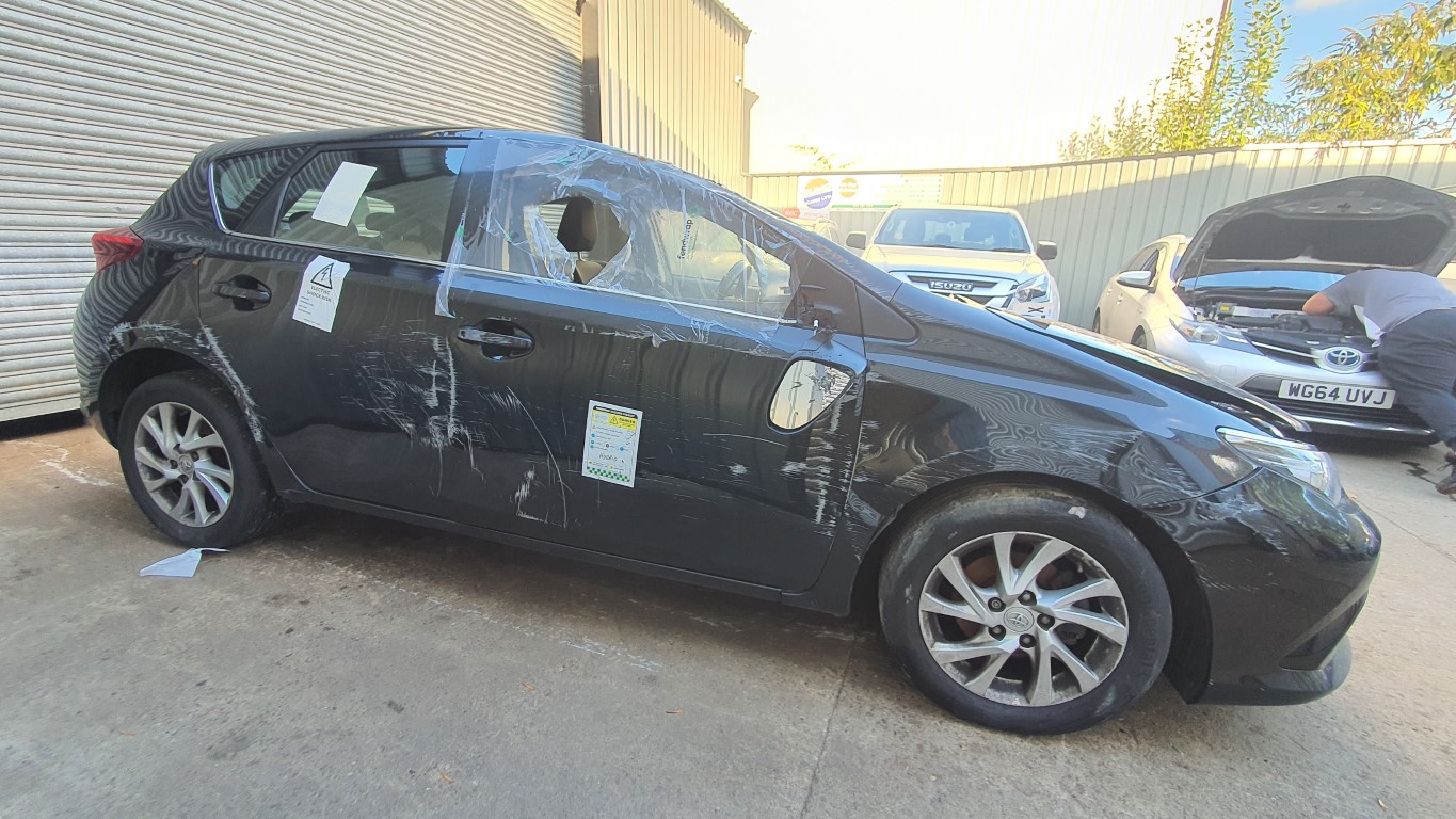 REF 284 TOYOTA AURIS HYBRID MK2 2018 1.8 PETROL HYBRID