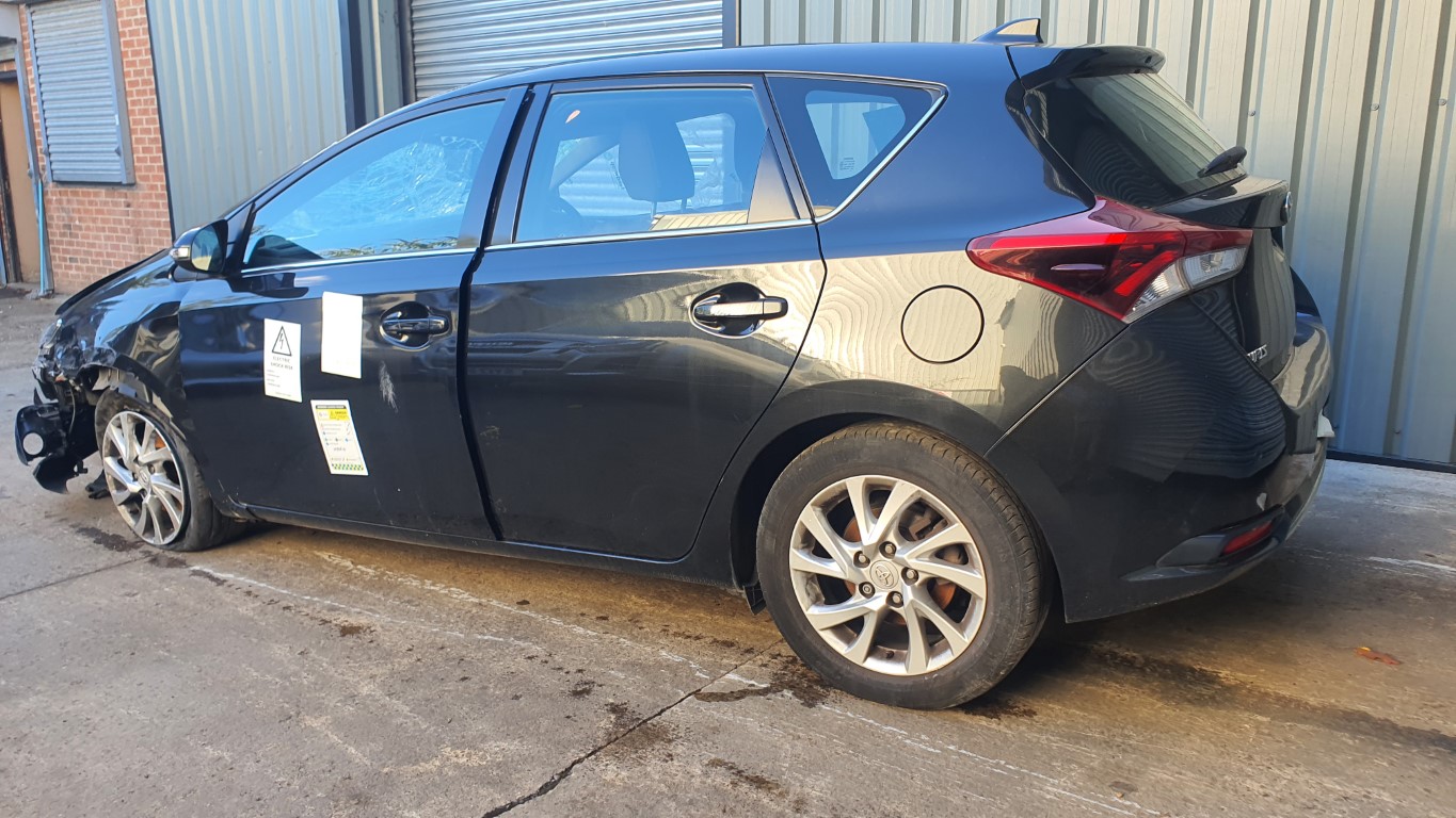 REF 284 TOYOTA AURIS HYBRID MK2 2018 1.8 PETROL HYBRID