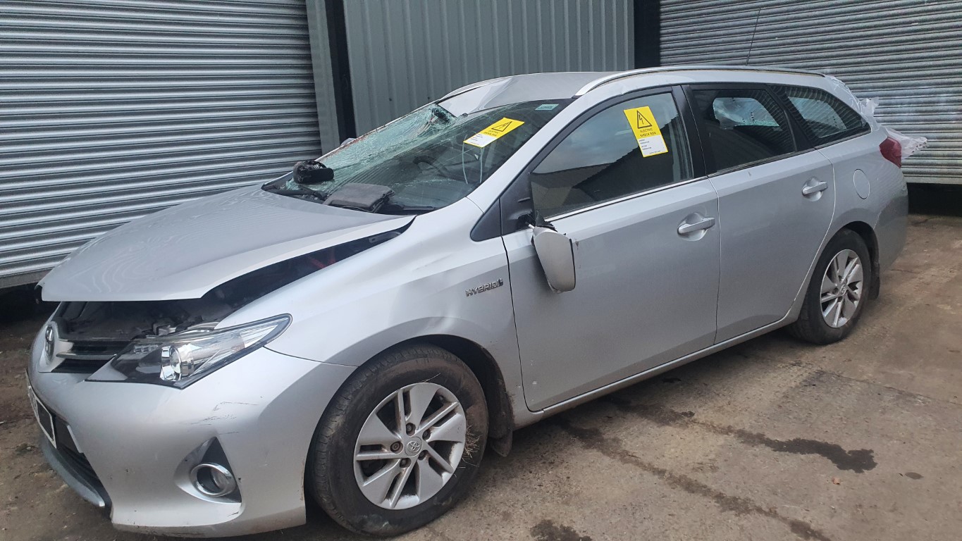 REF 301 TOYOTA AURIS MK2 ESTATE 2014 1.8 PETROL HYBRID AUTO