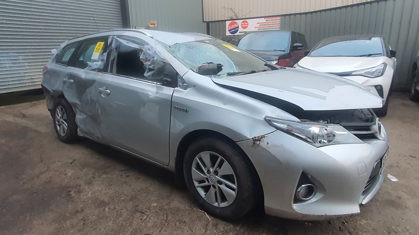 REF 301 TOYOTA AURIS MK2 ESTATE 2014 1.8 PETROL HYBRID AUTO