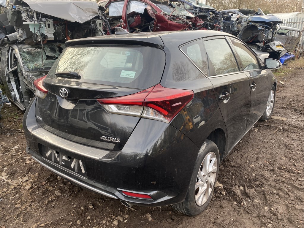 REF 303 TOYOTA AURIS HATCHBACK MK2 2016 1.6D4D 6 SPEED MANUAL