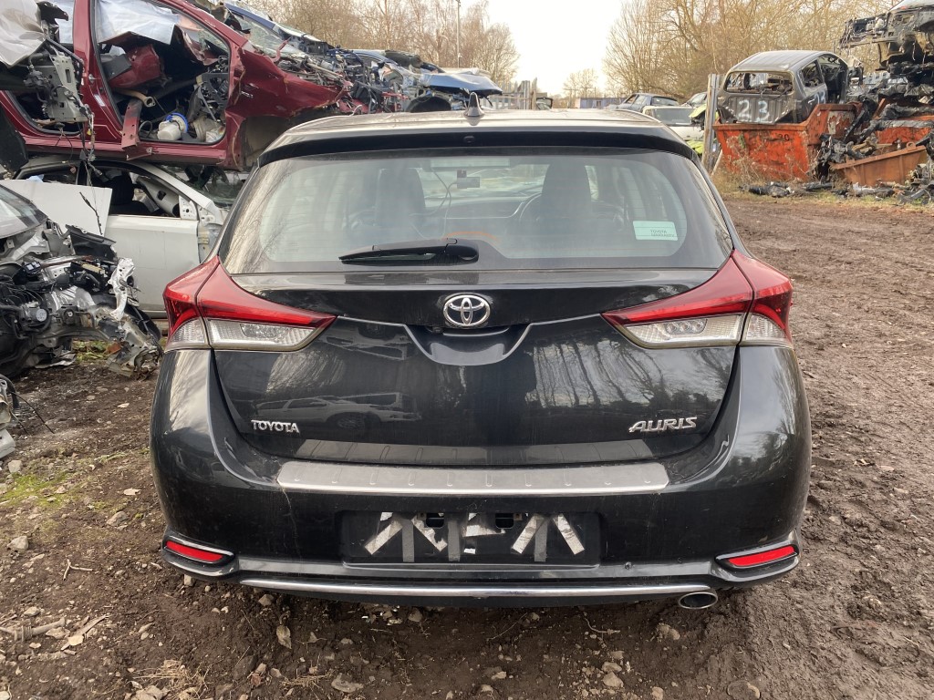 REF 303 TOYOTA AURIS HATCHBACK MK2 2016 1.6D4D 6 SPEED MANUAL