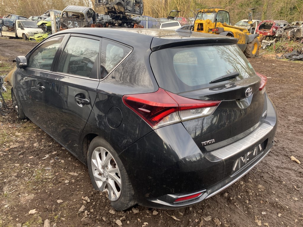 REF 303 TOYOTA AURIS HATCHBACK MK2 2016 1.6D4D 6 SPEED MANUAL