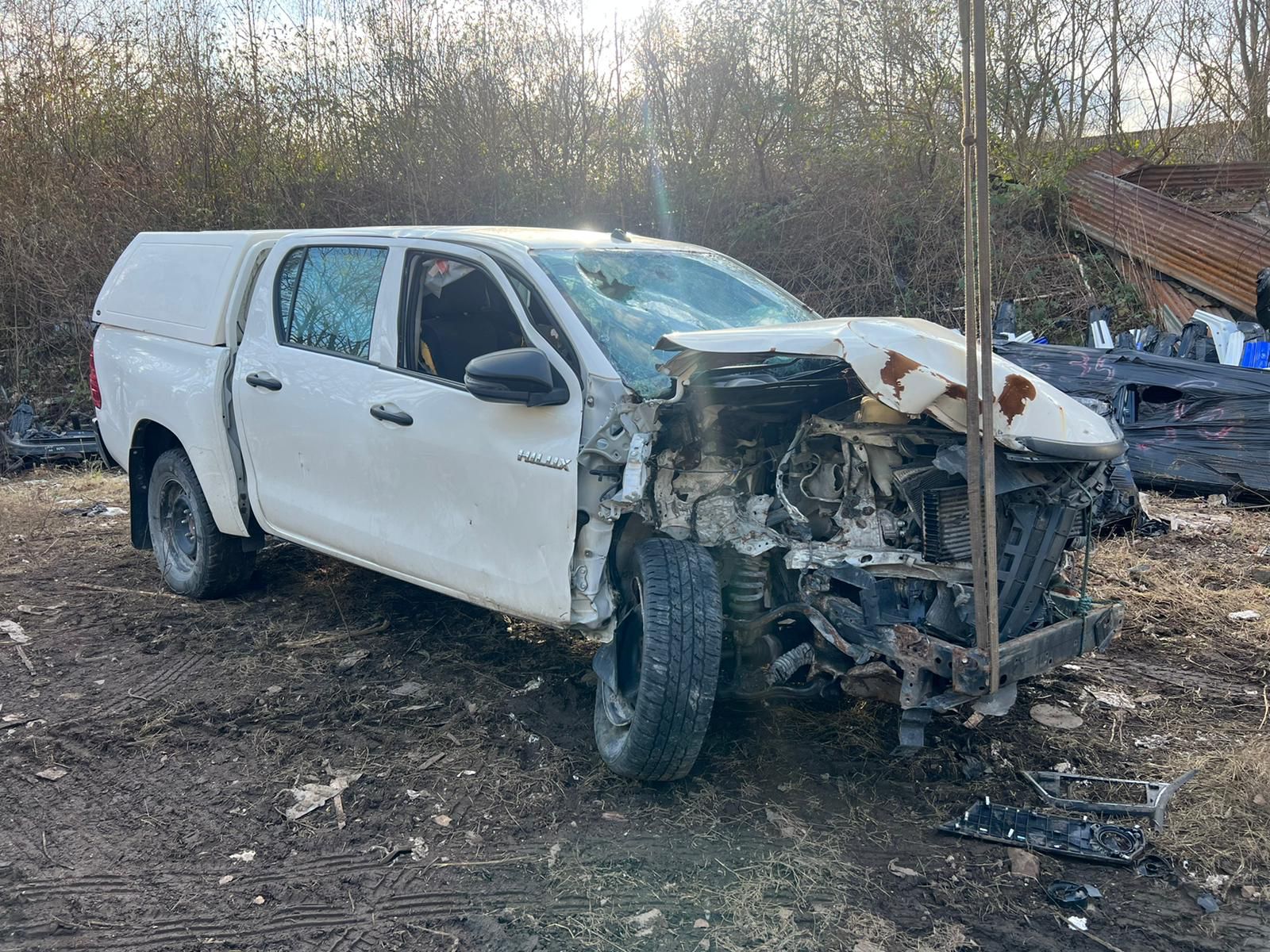 REF 304 TOYOTA HILUX DCB MK8 WHITE 2018