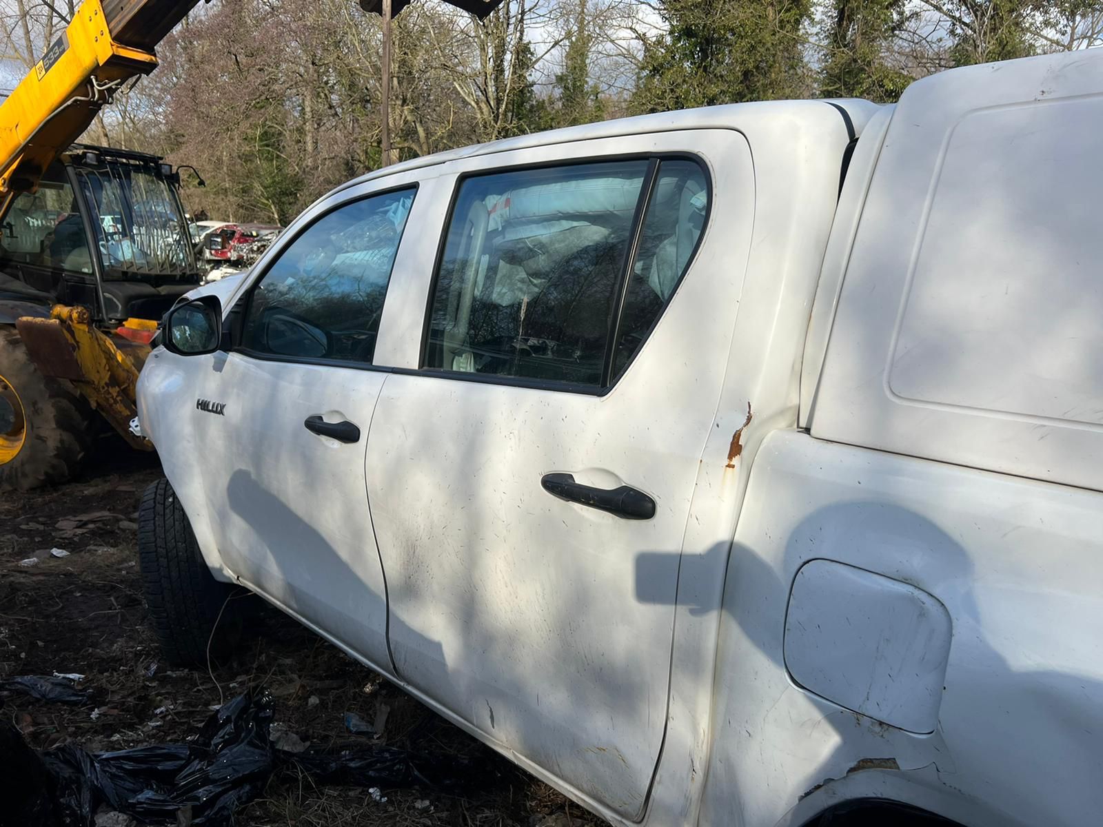 REF 304 TOYOTA HILUX DCB MK8 WHITE 2018