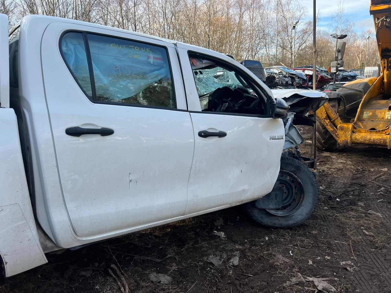 REF 304 TOYOTA HILUX DCB MK8 WHITE 2018