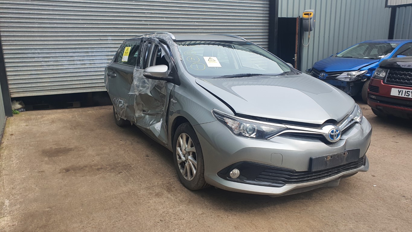 REF 317 TOYOTA AURIS MK2 ESTATE 2017 1.8 PETROL HYBRID AUTO