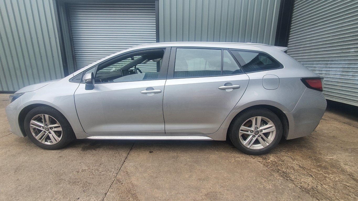 REF 326 TOYOTA COROLLA ESTATE ICON 1.8 PETROL HYBRID 72 REG