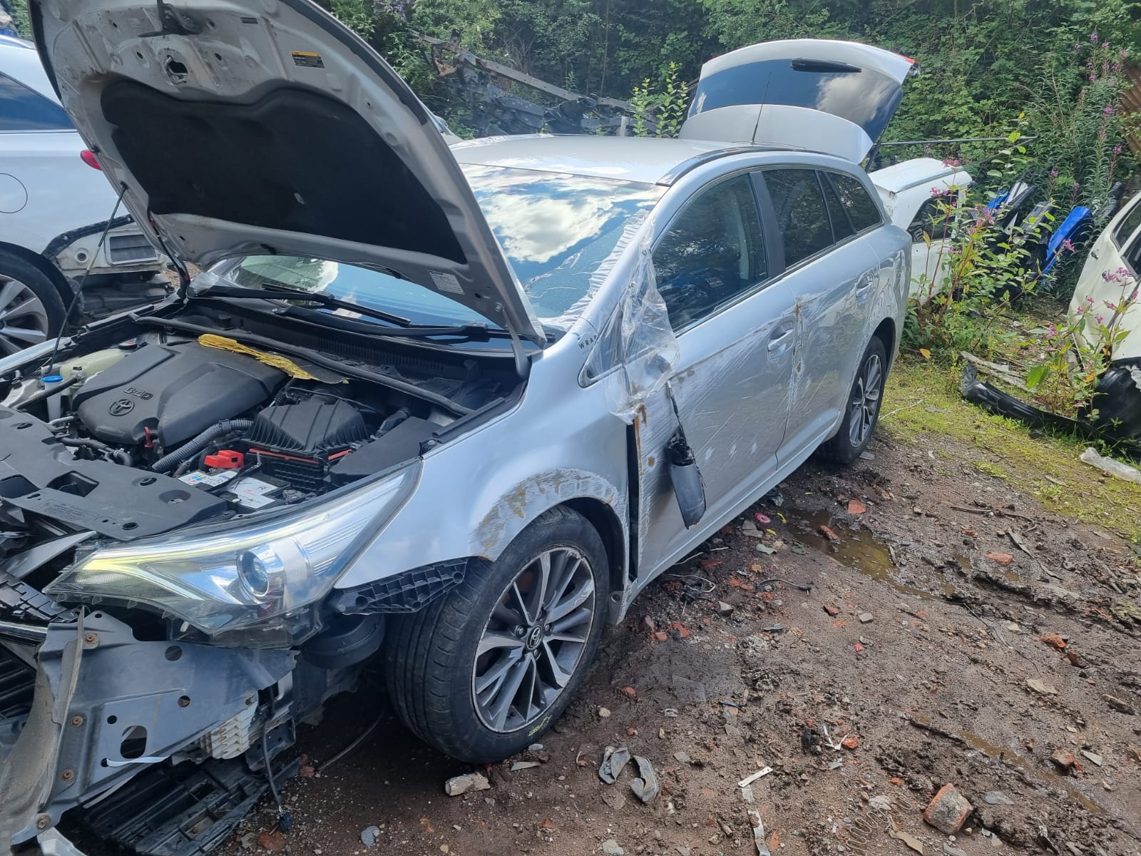 REF 328 TOYOTA AVENSIS ESTATE 2017 1.6D4D 6 SPEED MANUAL